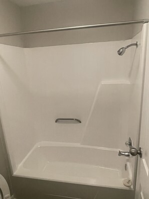Ensemble baignoire-douche