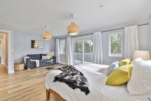 6 bedrooms, iron/ironing board, travel crib, WiFi - Relaxing & Peaceful 6BR Home w/HotTub/Game/Funtime (Pacifica)