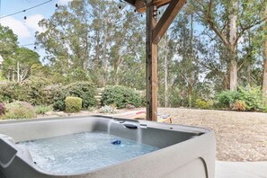 Outdoor spa tub - Relaxing & Peaceful 6BR Home w/HotTub/Game/Funtime (Pacifica)