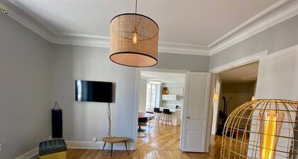 GRAND APPARTEMENT DE CARACTERE A MOULINS