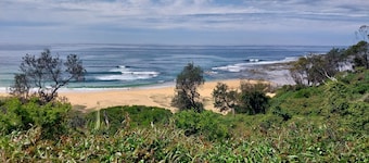 Secluded Pool House getaway- 500m to patrolled Shelly Beach