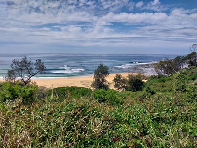 Secluded Pool House getaway- 500m to patrolled Shelly Beach