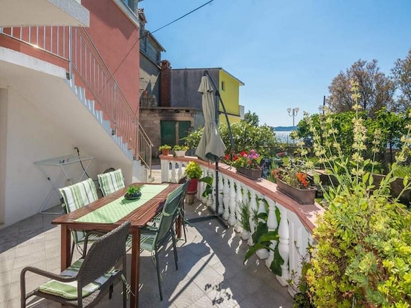 Huoneisto (Duplex Two Bedroom Apartment with Ter) | Terassi/patio