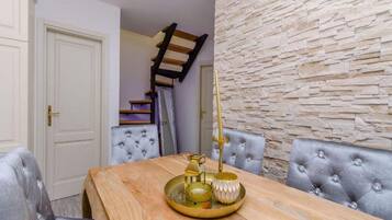 Villa (Two Bedroom Villa with Terrace and Se) | Dining room