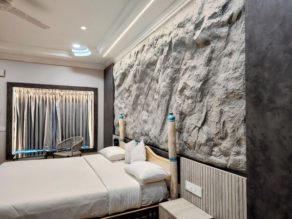 エクスクルーシブ ルーム バルコニー レイクビュー | 高級寝具、セーフティボックス (室内)、客室ごとに異なる装飾、客室ごとに異なるインテリア