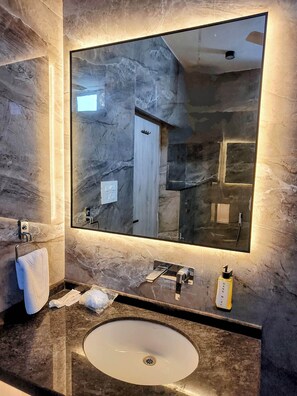 Exclusive Room, Balcony, Lake View | Bathroom - Lake View Hotel and Resort (Jodhpur)