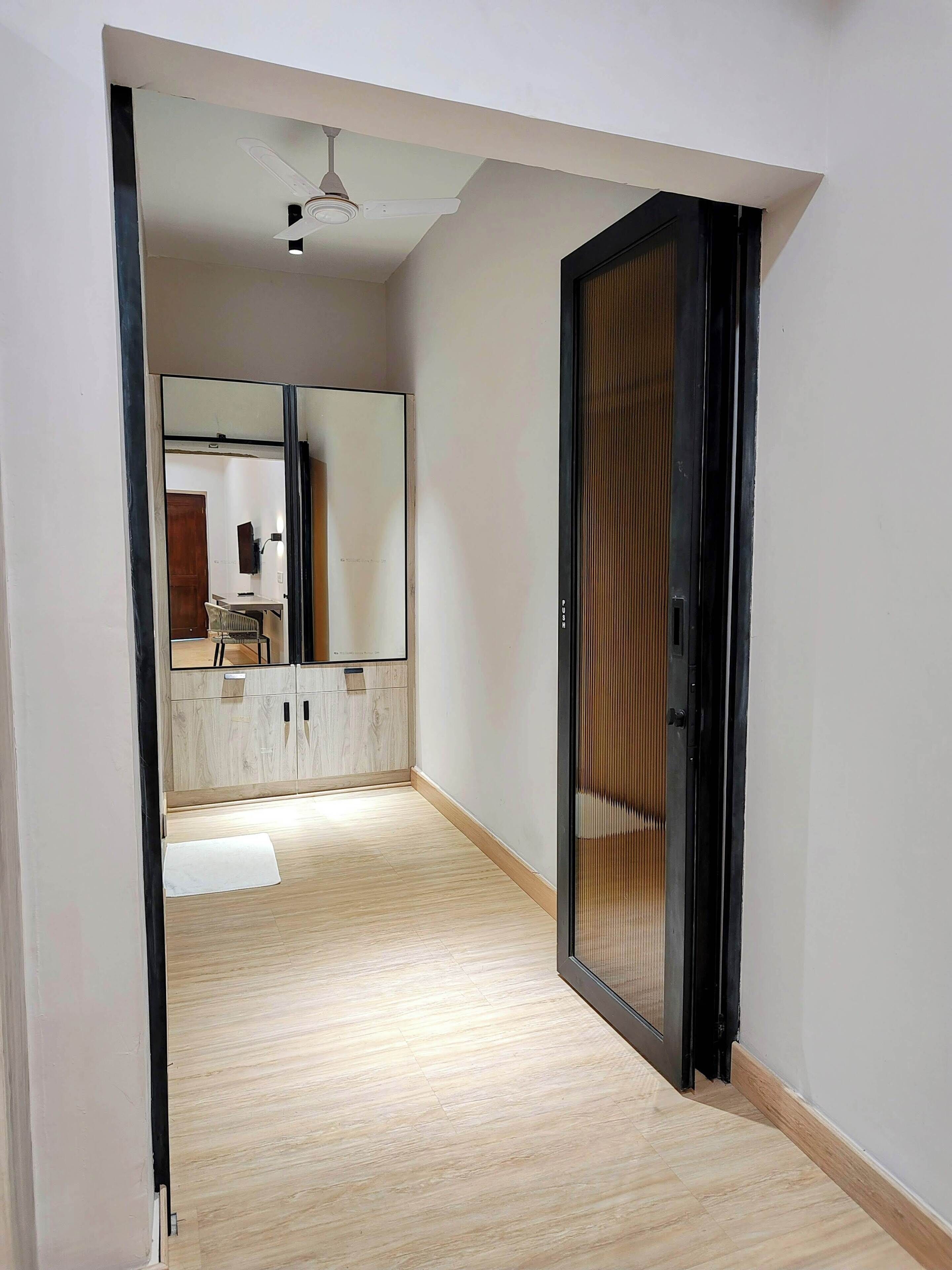 独特客房, 阳台, 湖景 | 高档床上用品、客房内保险箱、特色装修、特色家居