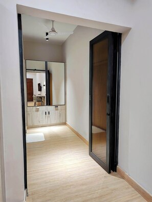 エクスクルーシブ ルーム バルコニー レイクビュー | 高級寝具、セーフティボックス (室内)、客室ごとに異なる装飾、客室ごとに異なるインテリア