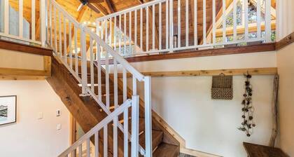 Creekside Retreat Near Olympic NP: Hot Tub, Sauna and Firepit
