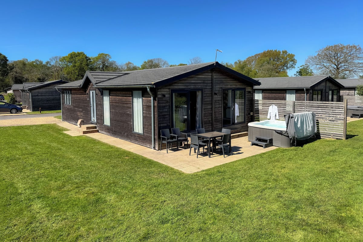 Luxury Cabin, 3 Bedrooms, Hot Tub, Garden Area | Front of property