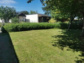 Comfort huisje, 2 slaapkamers, uitzicht op tuin | Kameruitzicht