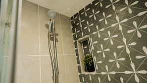 Luxury Cabin | Bathroom | Toilet paper - Chestnut Meadow Country Park (Bexhill-on-Sea)