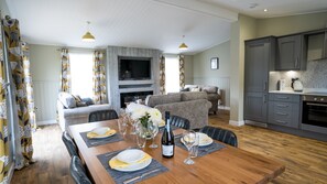 Luxury Cabin | Living area - Chestnut Meadow Country Park (Bexhill-on-Sea)