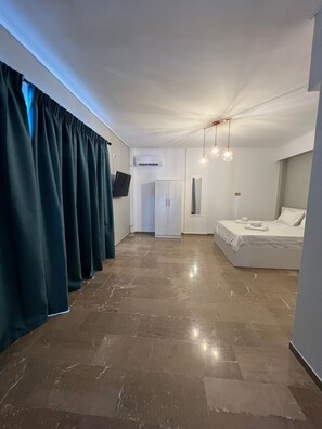Blackout curtains, iron/ironing board, travel cot, free WiFi - Nikis Penthouse (Athens)