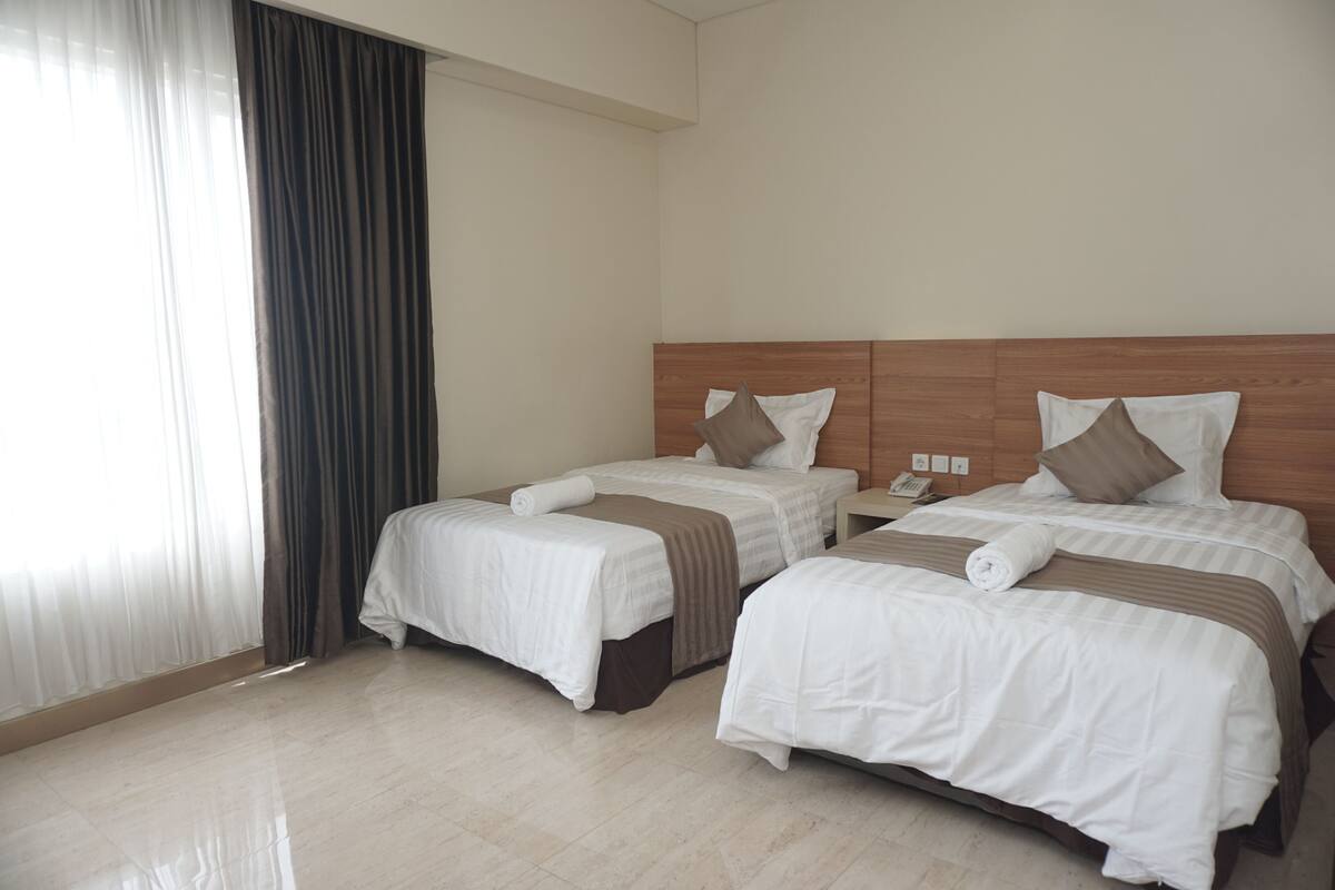 Deluxe Twin Room | Egyptian cotton sheets, premium bedding, desk, laptop workspace