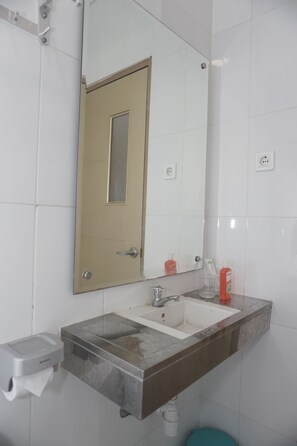 Kamar Twin Deluks | Kamar mandi | Shower, perlengkapan mandi gratis, handuk, dan sabun