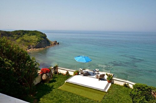 SEASIDE VILLA - HALIKOUNAS with private steps onto the beach