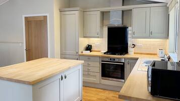 Coffee/tea maker, dining tables