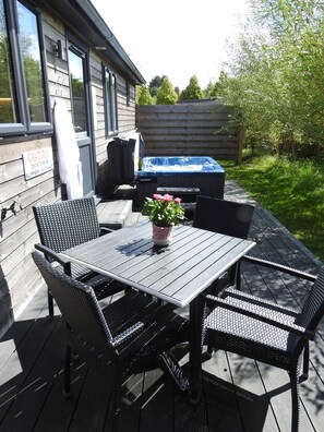 Luxury Cabin | Terrace/patio - Warren Wood Country Park (Pevensey)