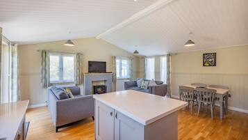 2 bedrooms, premium bedding, free WiFi, bed sheets