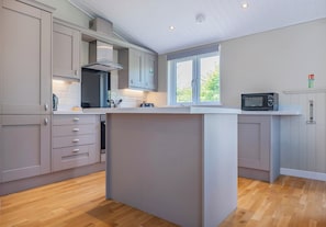 Coffee/tea maker, dining tables - Warren Wood Country Park (Pevensey)