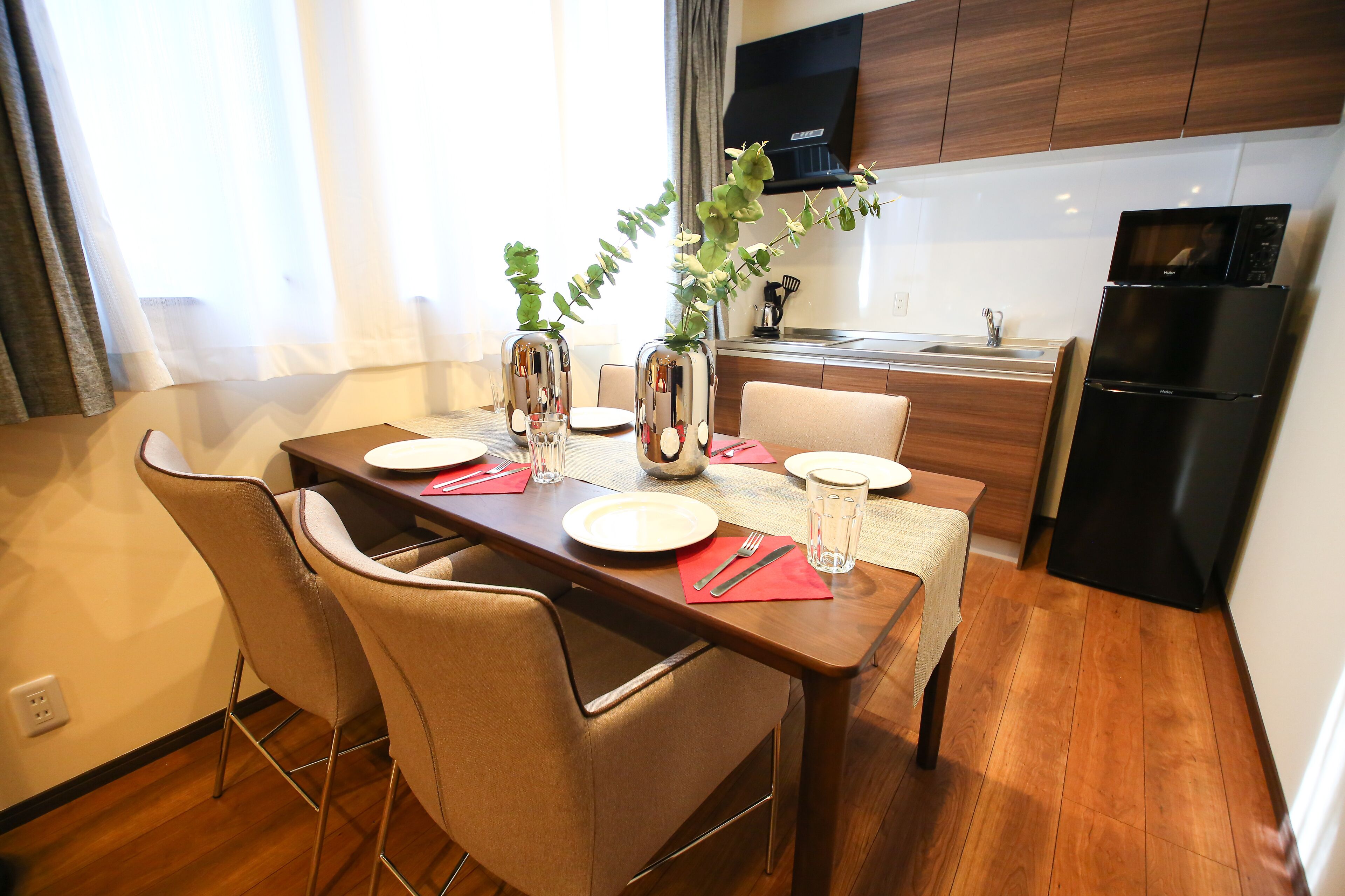 Basic House 101 | Living area | Flat-screen TV