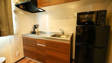 Fridge, microwave, stovetop, cookware/dishes/utensils