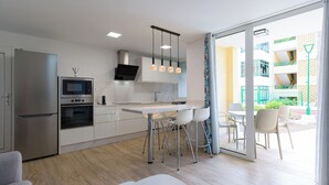 Coffee/tea maker, fridge, microwave, oven