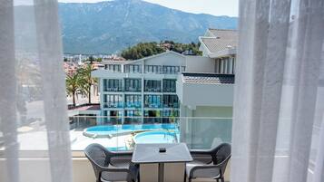 Duplex Suite | Premium bedding, iron/ironing board, free WiFi, bed sheets
