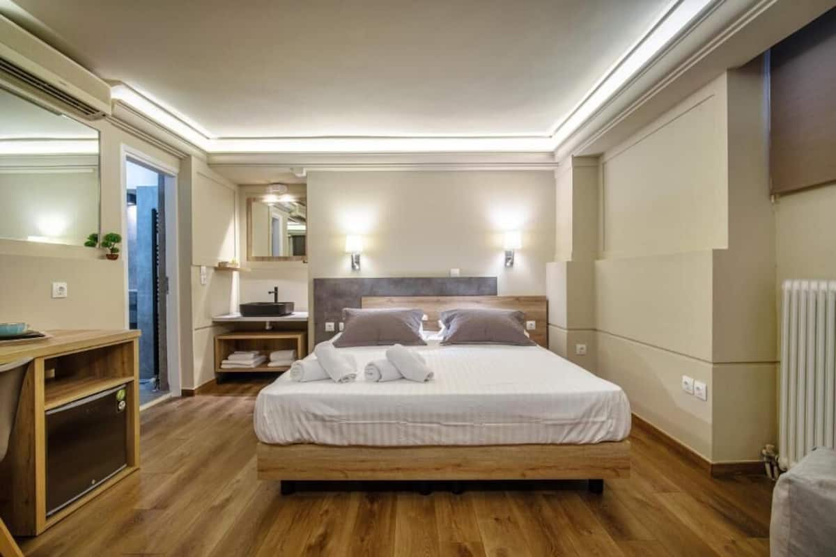 Basic Apartment | 1 bedroom, Egyptian cotton sheets, premium bedding, down comforters