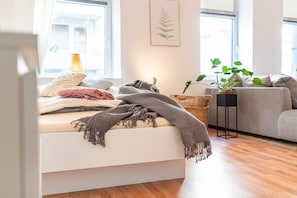 2 slaapkamers, een bureau, een strijkplank/strijkijzer, gratis wifi