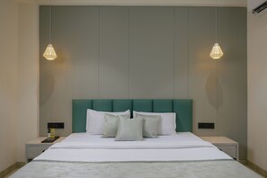 Executive Room | Desk, free WiFi, bed sheets