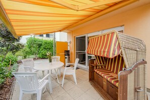 Unclassified image, 5 of 24, button - Ferienappartement mit Terrasse, Strandkorb, Wlan und Pkw-stellplatz (Koserow)