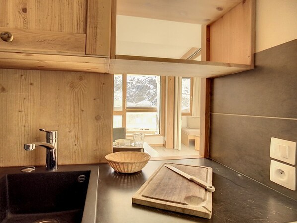 Interior - Spacious apartment near slopes with balcony (Les Menuires)