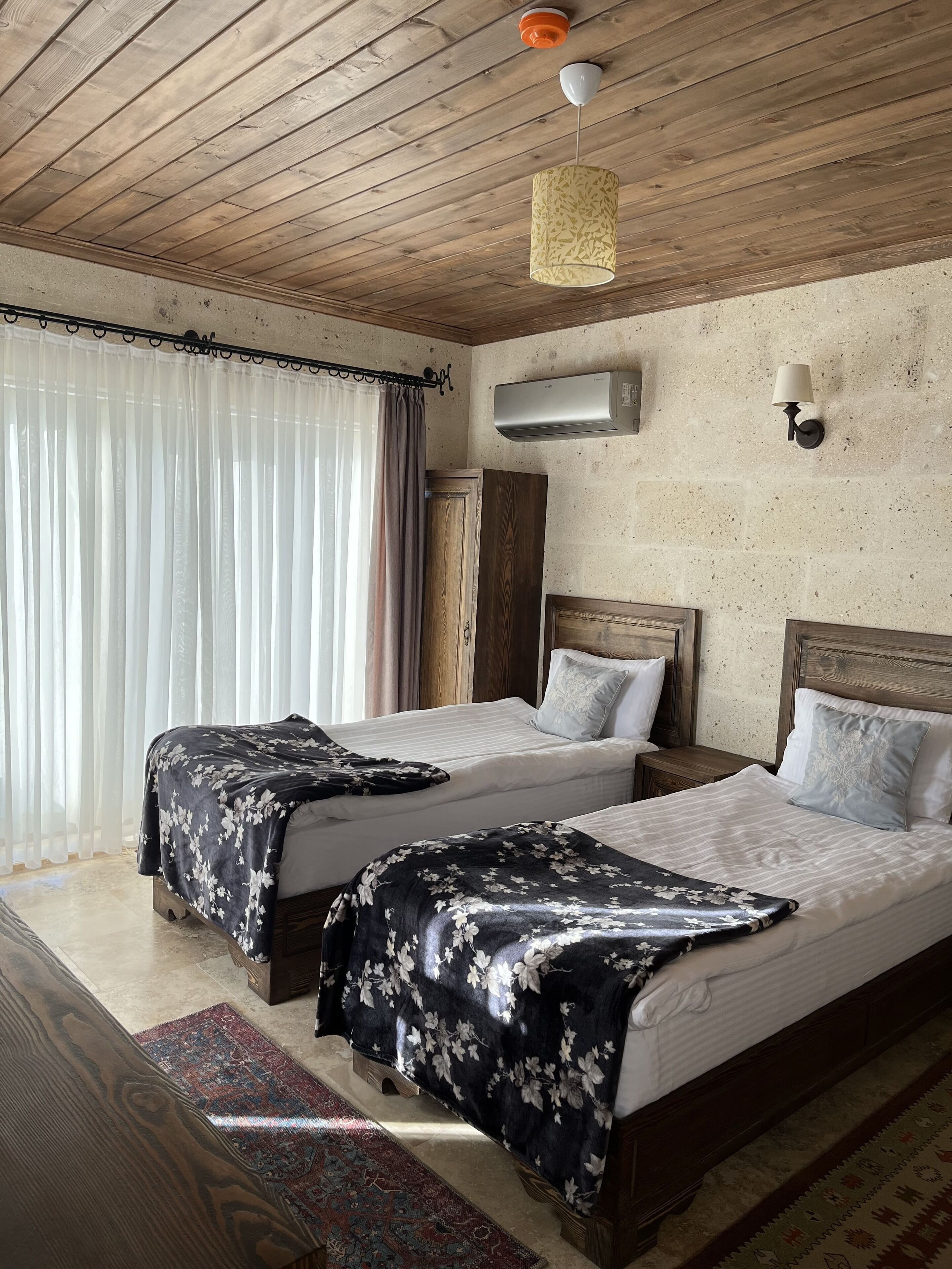 Premium bedding, minibar, laptop workspace, free WiFi