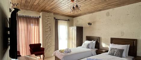 105 - TURNA Standard | Premium bedding, minibar, laptop workspace, free WiFi