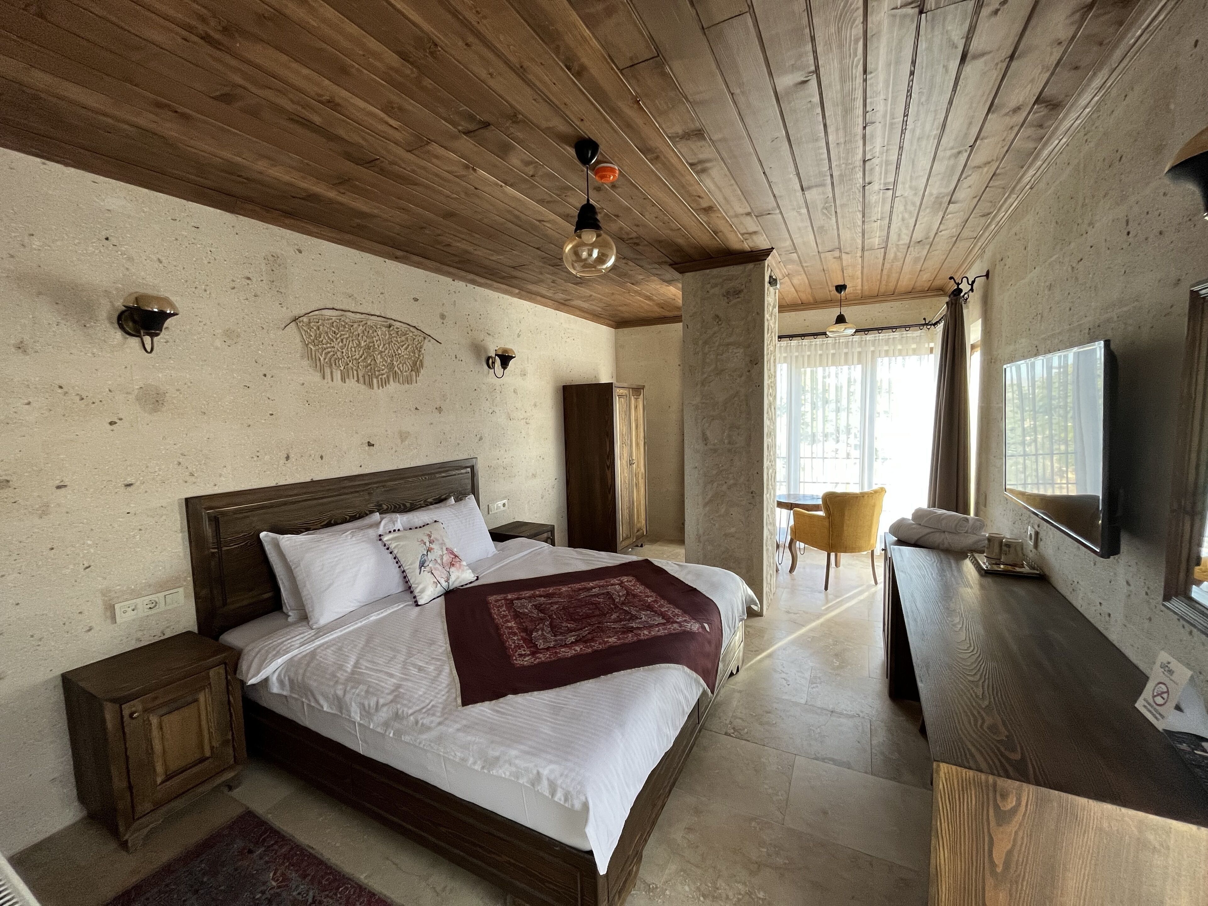 Premium bedding, minibar, laptop workspace, free WiFi