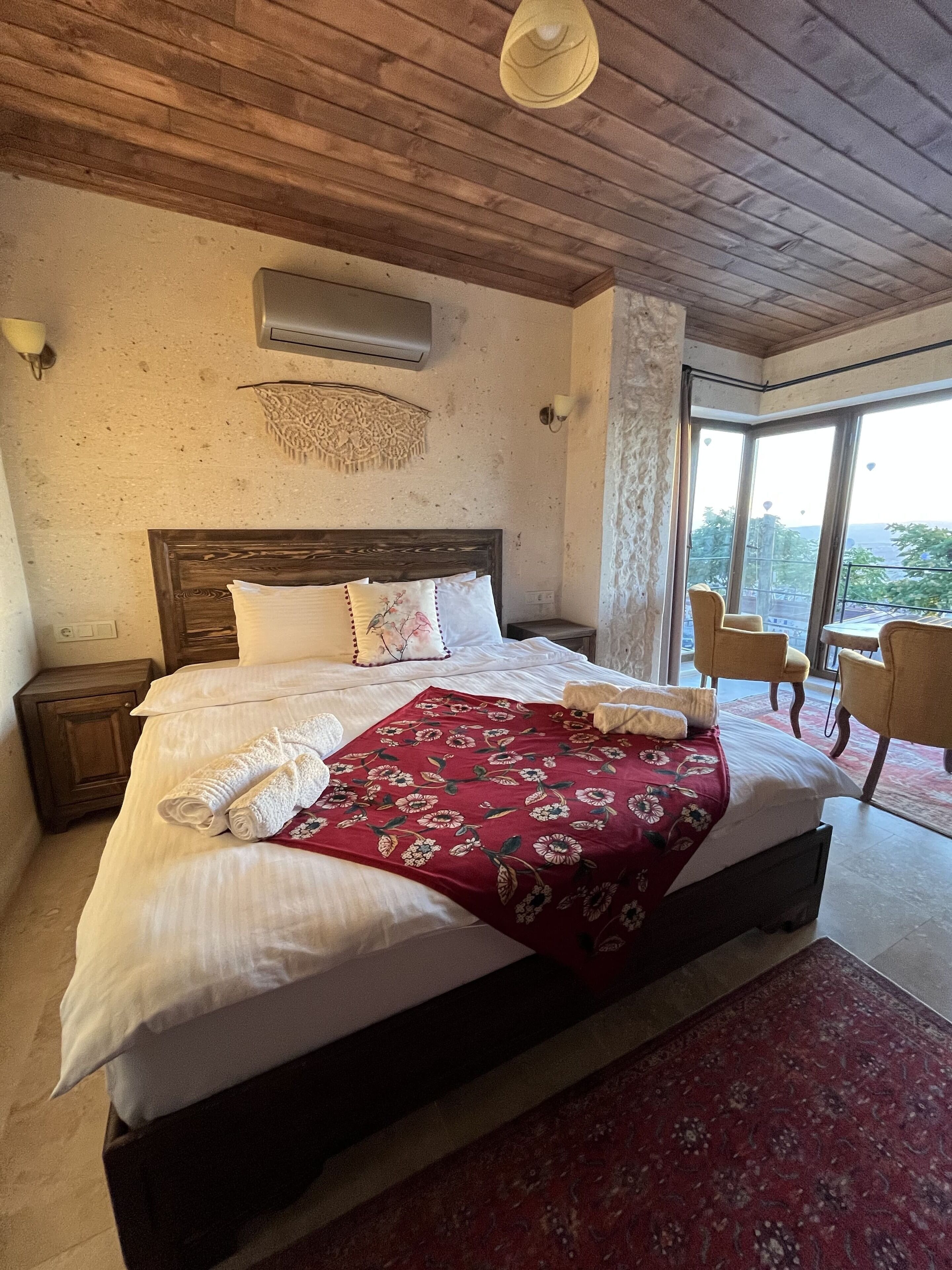 Premium bedding, minibar, laptop workspace, free WiFi