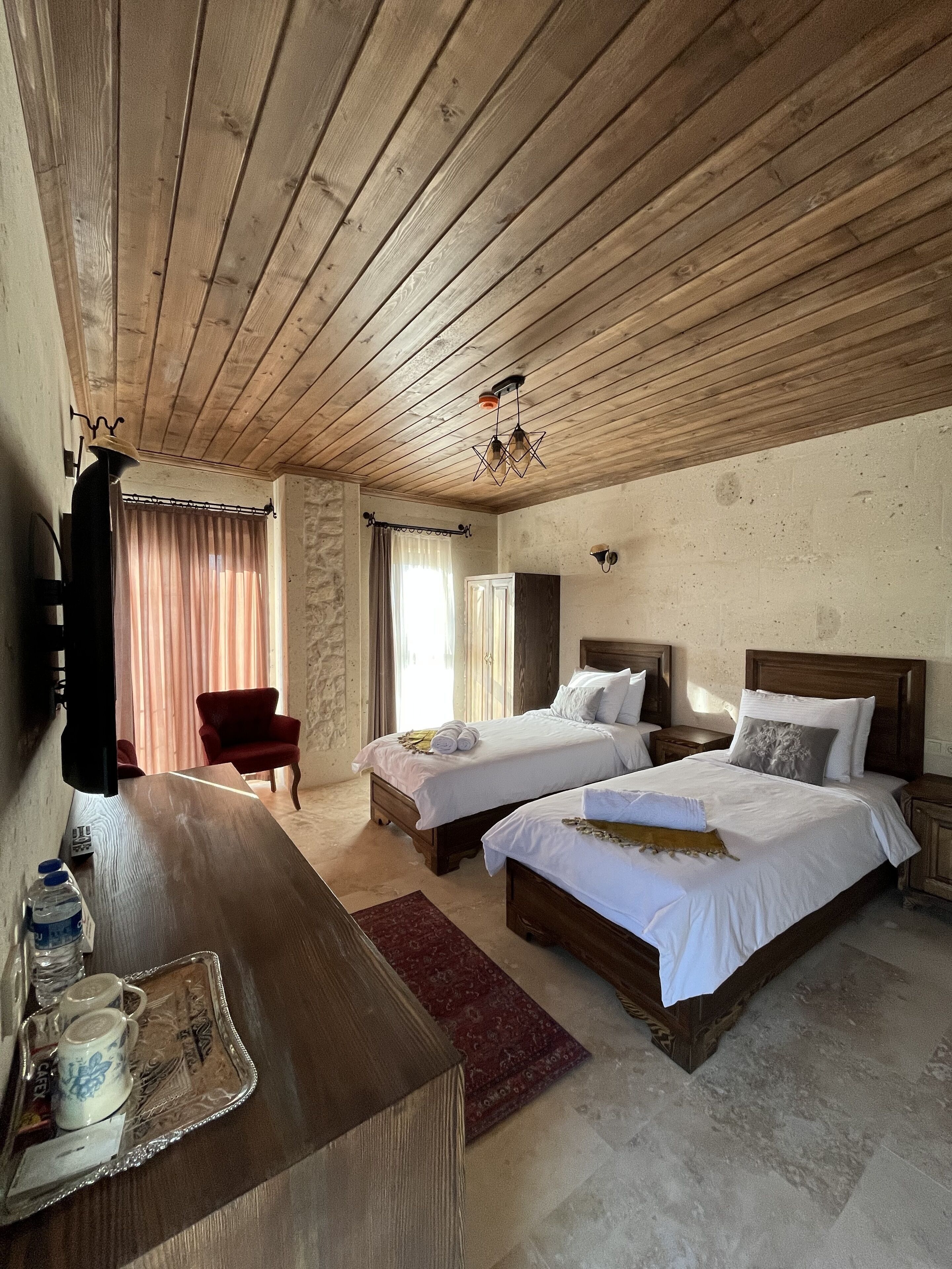 Premium bedding, minibar, laptop workspace, free WiFi