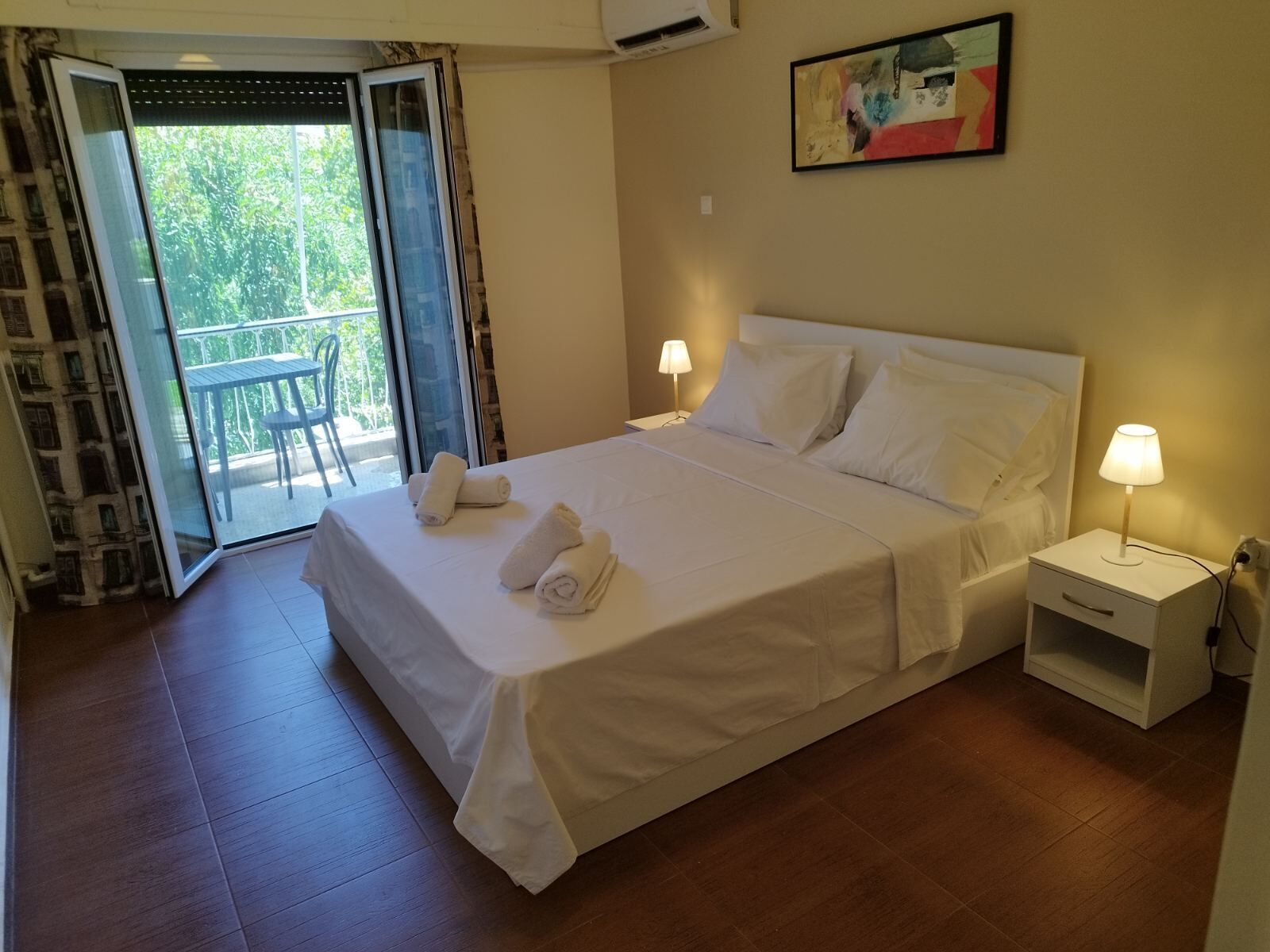 City Apartment | 2 bedrooms, iron/ironing board, travel crib, free WiFi