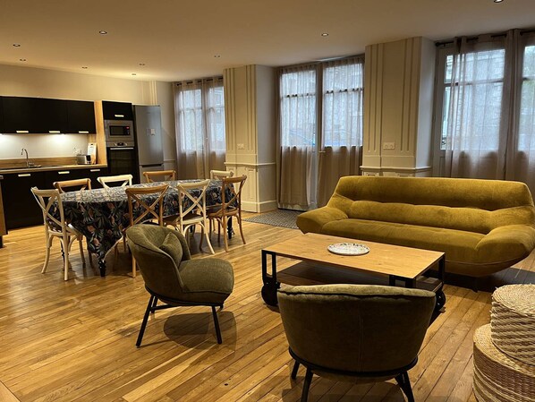 Interior - New 4-bedroom downtown duplex apartment (Cauterets)