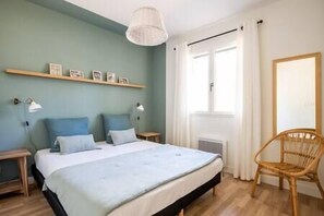 3 bedrooms, iron/ironing board, travel crib, WiFi