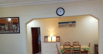 Inoussa House Maison Chaleureuse Haut Standing