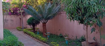 Inoussa House Maison Chaleureuse Haut Standing