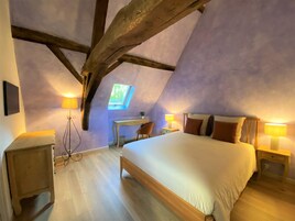 Superior Double Room | Premium bedding, individually furnished, desk, laptop workspace