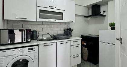 “Great location” Cosy Modern Apartment inc. Twin/DBL Bedroom & Free Parking