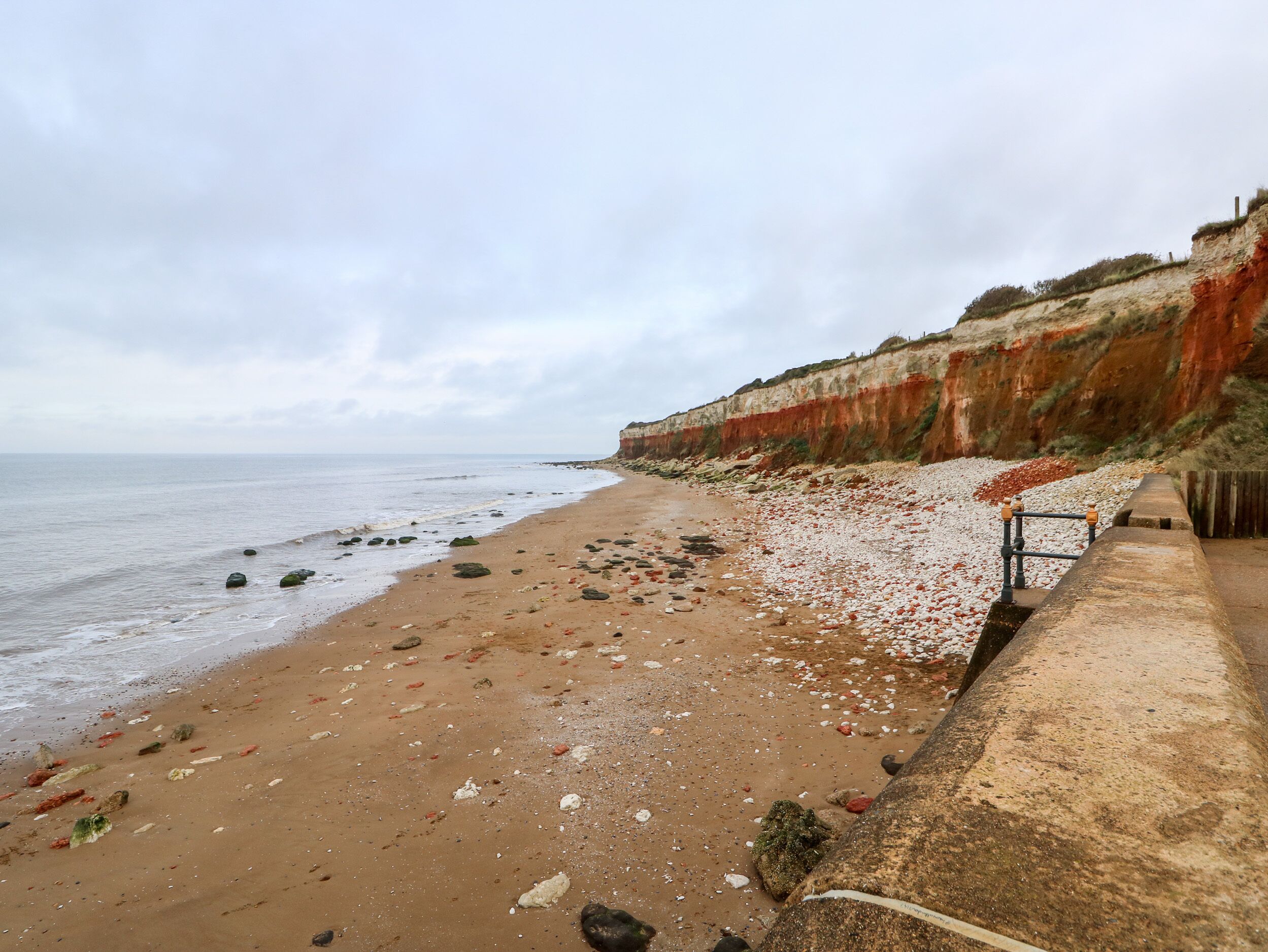 THE BIRD HOUSE, pet friendly, character holiday cottage in Hunstanton