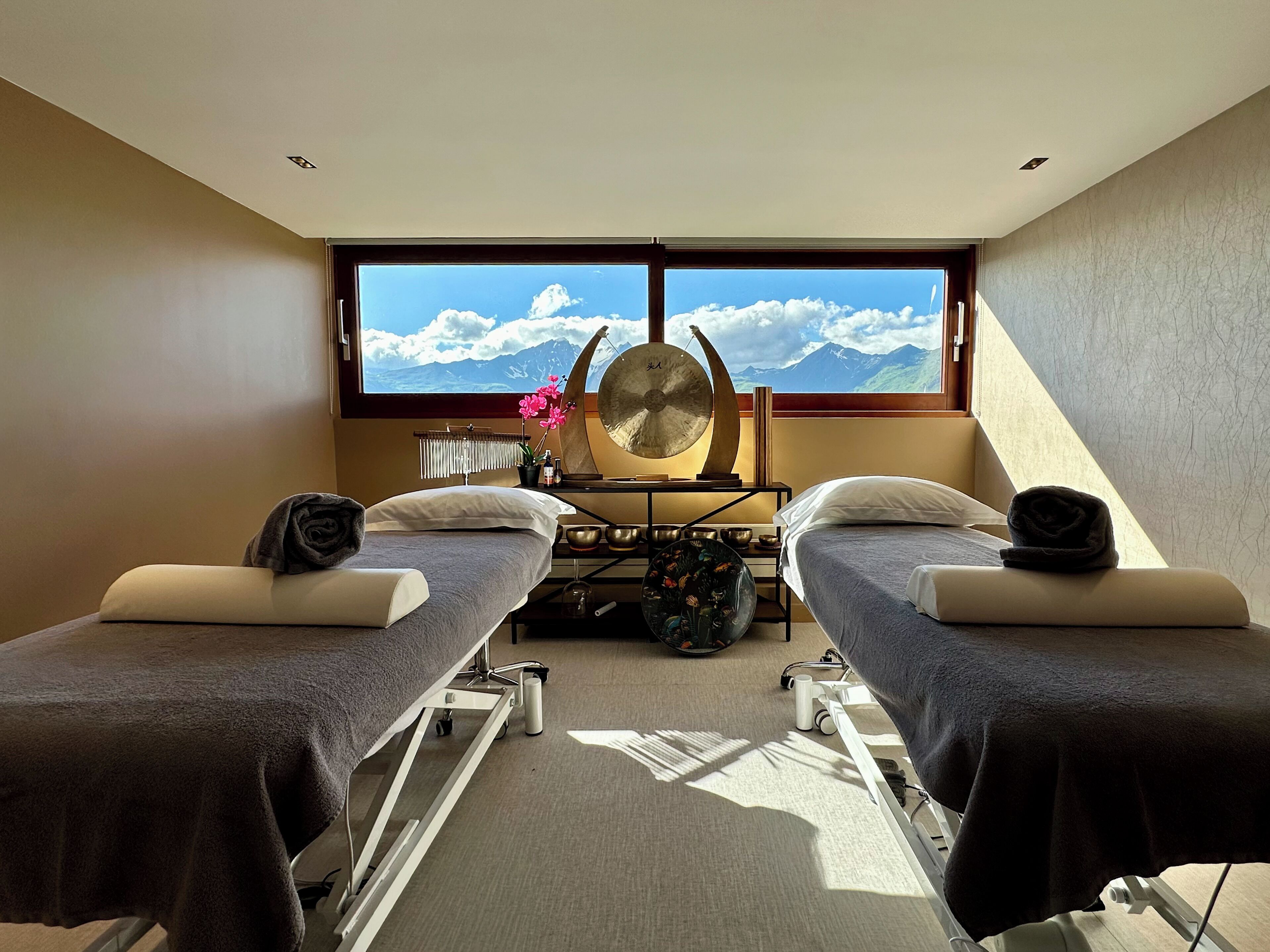 Couples treatment room(s), sauna, hot tub, body treatments
