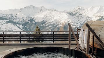 Bañera de hidromasaje al aire libre