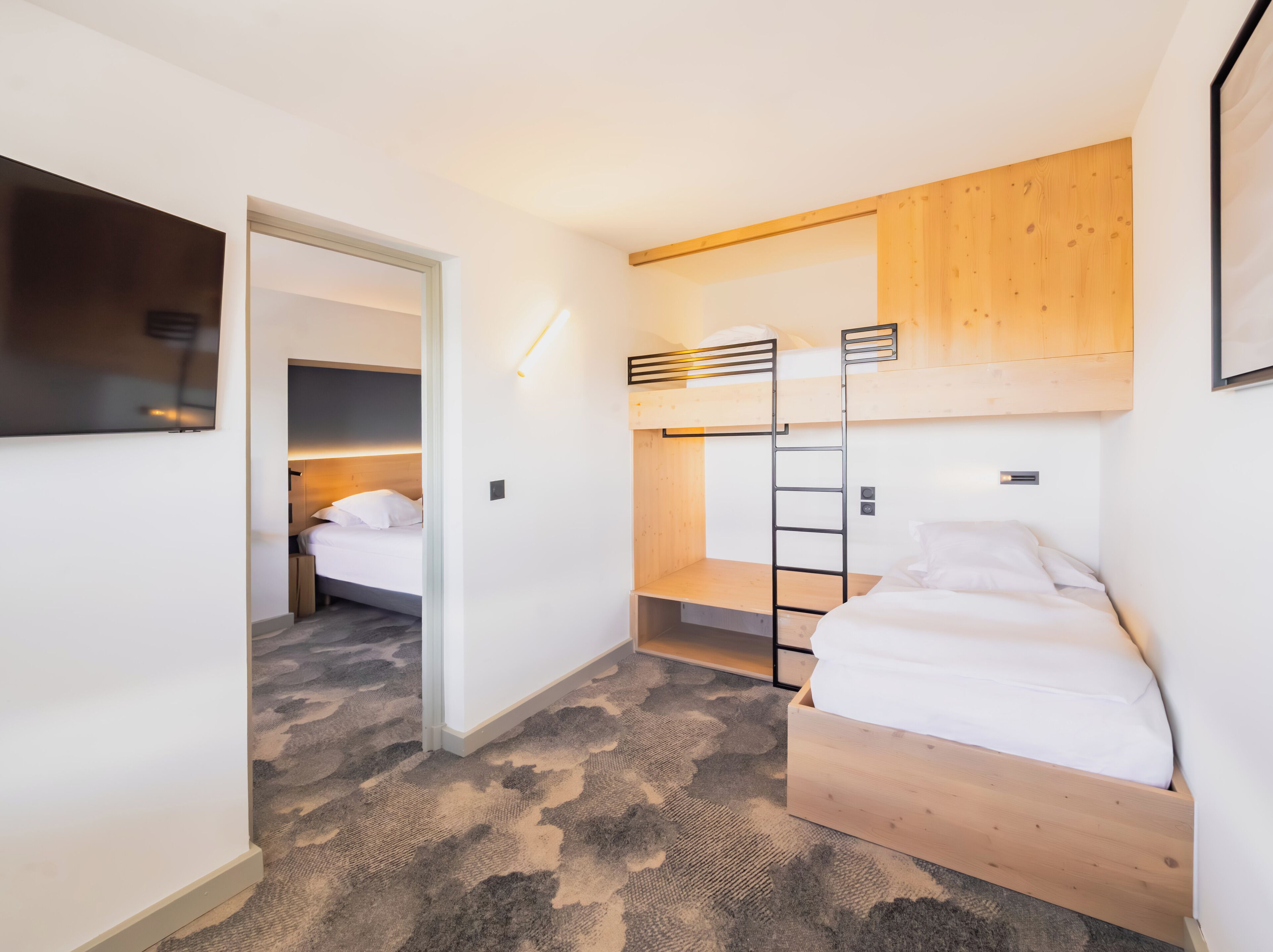 家庭套房 | 客房內保險箱、書桌、免費無線上網、床單